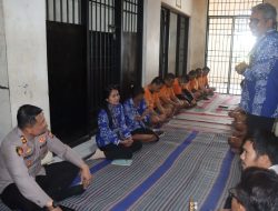 Bersama Kemenag, Kapolres Toraja Utara Gelar Pembinaan Rohani untuk Para Tahanan