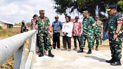 Dandim 1707/Merauke Dampingi Pangdam XXIV/Mandala Trikora Tinjau Jembatan Aramco di Waninggap Say