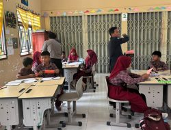 Asap Makin Pekat, Polres Musi Rawas Bagikan Masker dan Periksa Kesehatan Lansia serta Anak-Anak