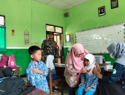 Babinsa Dukung Bulan Imunisasi Anak Sekolah