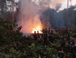 Kodam XVIII/Kasuari, Bersama Tim Gabungan Kendalikan Karhutla di Kampung Unggi