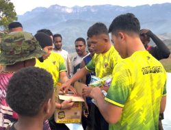 ‎Satgas Pamtas RI-PNG Yonif 645/GTY melaksanakan kegiatan Olahraga Bersama Dengan masyarakat di Distrik Napua