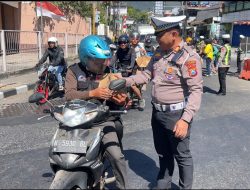 Dukung Program Polres Batu Mantab, Satlantas Polres Batu Gelar Jumat Berbagi Berkah dan Sosialisasi Kamseltibcarlantas