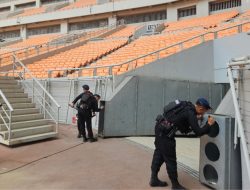 Brimob Polda Metro Jaya Sterilisasi JIS Jelang Persija Vs Brisbane Roar