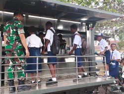 TNI-Polri, Pelajar dan Masyarakat, Gelar Makan Bersama Ungkapan Syukur Keberhasilan Karya Bakti TNI AD di Merauke
