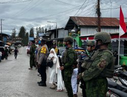 Ciptakan Suasana Aman dan Khidmat, Satgas Yonif 2 Marinir Amankan Perayaan Maulid Nabi Muhammad SAW di Deiyai