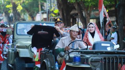 Merah Putih dan Mobil Klasik, Kapolres Gresik Ajak Warga Jogo Gresik
