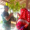 Babinsa Blumbang Hadirkan Cara Unik Rayakan HUT Warga, Sedekah Pohon untuk Lingkungan dan Kebersamaan