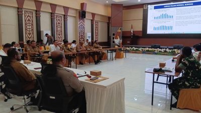 Gubernur Elisa Kambu Perkuat Kolaborasi Lintas Sektor: 1043 Personil Disiapkan Hadapi Tangani Karhutla