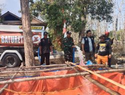 Babinsa Dampingi Penyaluran Air Bersih bagi 120 KK di Belikurip