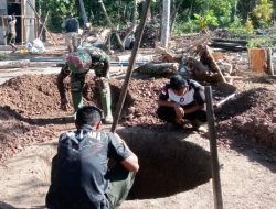 Kebersamaan TNI dan Masyarakat, Menjadi Kekuatan TMMD dalam Membangun Sumur Galian di Wanam