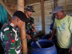 Di Tengah Kemarau Panjang, Yonkav 3/AC Hadir Salurkan Air Bersih untuk Warga