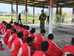 Jelang HUT RI Ke-81 Satgas Yonif 645/GTY Latihan dan Penyiapan Paskibraka di Kantor Bupati Yalimo