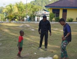 Bukan Sekadar Membangun Desa, Satgas TMMD Ke-129 Hadirkan Keceriaan Bersama Anak-Anak Kampung Sesor