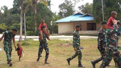 Senyum Anak-Anak Warnai Hasil Pembangunan Jalan Cor 250 Meter TMMD Ke-129 di Kampung Sesor