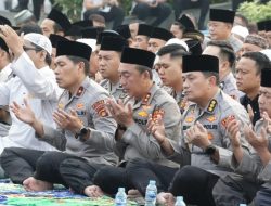 Ikhtiar Hadapi Kemarau dan Ancaman Karhutla, Polda Sumsel Gelar Sholat Istisqo