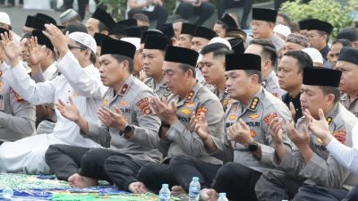 Ikhtiar Hadapi Kemarau dan Ancaman Karhutla, Polda Sumsel Gelar Sholat Istisqo