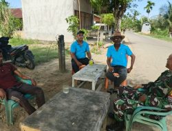 Babinsa Koramil 02/KTM Jalin Komsos Bersama Warga Blang Gurah
