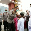 Cegah Dampak Asap Karhutla, Kapolda Sumsel Bagikan Ribuan Masker untuk Masyarakat