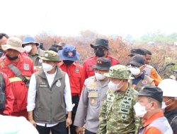 Pangdam XIX Tuanku Tambusai Turun ke Titik Api, Dampingi Menhut Tinjau Karhutla Pelalawan