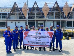 Ditpolairud Polda PBD Sambang Nusa Presisi di Pesisir Raja Ampat, Bagikan 56 Paket Sembako