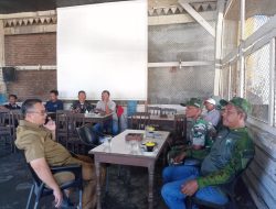 Dari Warung Kopi, Babinsa Bahas Keamanan Desa Bersama Tokoh Masyarakat