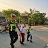 Sat Lantas Polres Mesuji Melakukan Pam Rawan Pagi di SDN 08 Simpang Pematang, Jaga Keselamatan Anak Sekolah