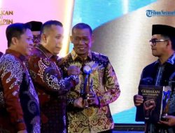 Ketua DPRA Zulfadhli Raih Dua Penghargaan Serambi Award 2026