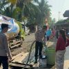 Sumur Warga Mengering, Polda Sumsel Salurkan 5.000 Liter Air Bersih di Muara Lakitan