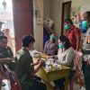 Peduli Kesehatan Warga, Kapolsek Sebangki Dampingi Pemeriksaan Dampak Kabut Asap Karhutla