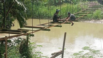 TNI Kebut Pembangunan Jembatan Perintis Penghubung Dua Dusun di Aceh Utara