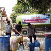 Peduli Kebutuhan Warga, Polsek Keluang Bagikan 10 Ribu Liter Air Bersih