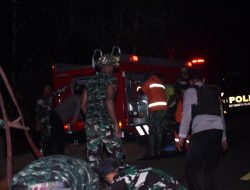 Personel Kodim Dan Polres, Bahu Membahu Padamkan Kebakaran Hutan di Yanggandur Merauke