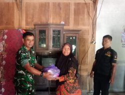 Wujud Kepedulian Sosial, Babinsa Dampingi Penyerahan Bantuan kepada Warga Desa Pucanganom