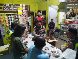 Polisi Sita 12 Botol Arak Bali dari Toko Sembako di Tajinan Malang