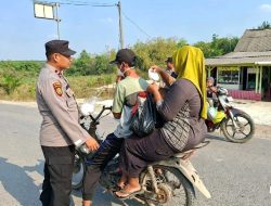 Seluruh Polsek Jajaran dan Polsubsektor Polres Mesuji Gerak Cepat Bagikan Masker Kepada Masyarakat Pasca Erupsi Gunung Anak Krakatau