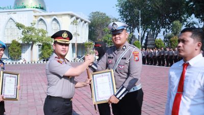 5 Personel Polres Gresik Raih Penghargaan Pelayanan Prima Nasional