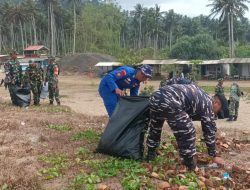 Jelang HUT ke-81 TNI, Tangan Prajurit dan Warga Bersatu Bersihkan Pantai Dlodo