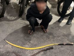 Brimob Polda Metro Jaya Bubarkan Tawuran di Cakung, Dua Bilah Sajam Diamankan