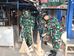 TNI Bersih-Bersih Pasar di Madiun, Pedagang Sumringah