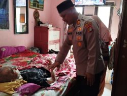 Empati dan Peduli Kapolsek Pondok Gede Menjenguk Anggota yang Sakit Menahun Di Jatimakmur
