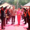 Tradisi Penyambutan dan Pelepasan Warnai Pergantian Kepemimpinan Kapolda Papua Barat Daya