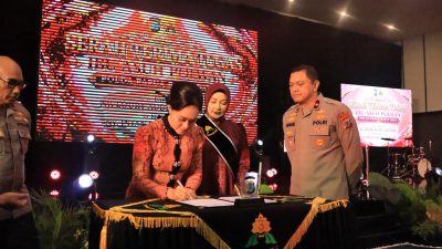 Kapolda Papua Barat Daya Pimpin Serah Terima Tugas Ibu Asuh Polwan