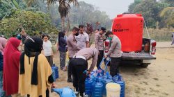 Polres Landak Peduli, Distribusikan Ribuan Liter Air Bersih untuk Warga Terdampak Kemarau