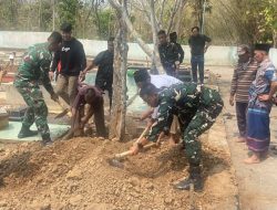 Prajurit Yonif TP 449/SH Melayat dan Bantu Proses Pemakaman Warga Watubonang