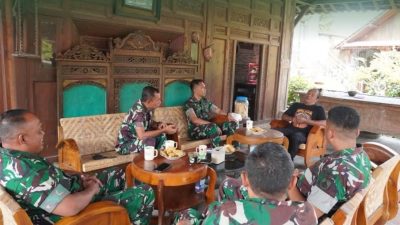 Danyonif TP 449/SH Kunjungi Romo Hartono Tokoh Masyarakat dan Budayawan