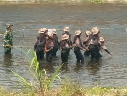 Babinsa Koramil Jenar Gembleng Ketarunaan SMKN 1 Jenar, Disiplin dan Kekompakan Jadi Bekal Generasi Muda