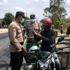Kompi Siaga II Polres Mesuji Gelar KRYD dan Bagikan Masker, Jaga Kamtibmas dan Rasa Aman Pengguna Jalan Lintas Timur