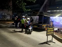 Cegah Kejahatan Jalanan, Polsek Bekasi Selatan Gelar Razia Stasioner di Titik Rawan