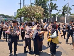 Kawal Aspirasi Petani, Polisi Kedepankan Pelayanan Humanis di Depan DPR